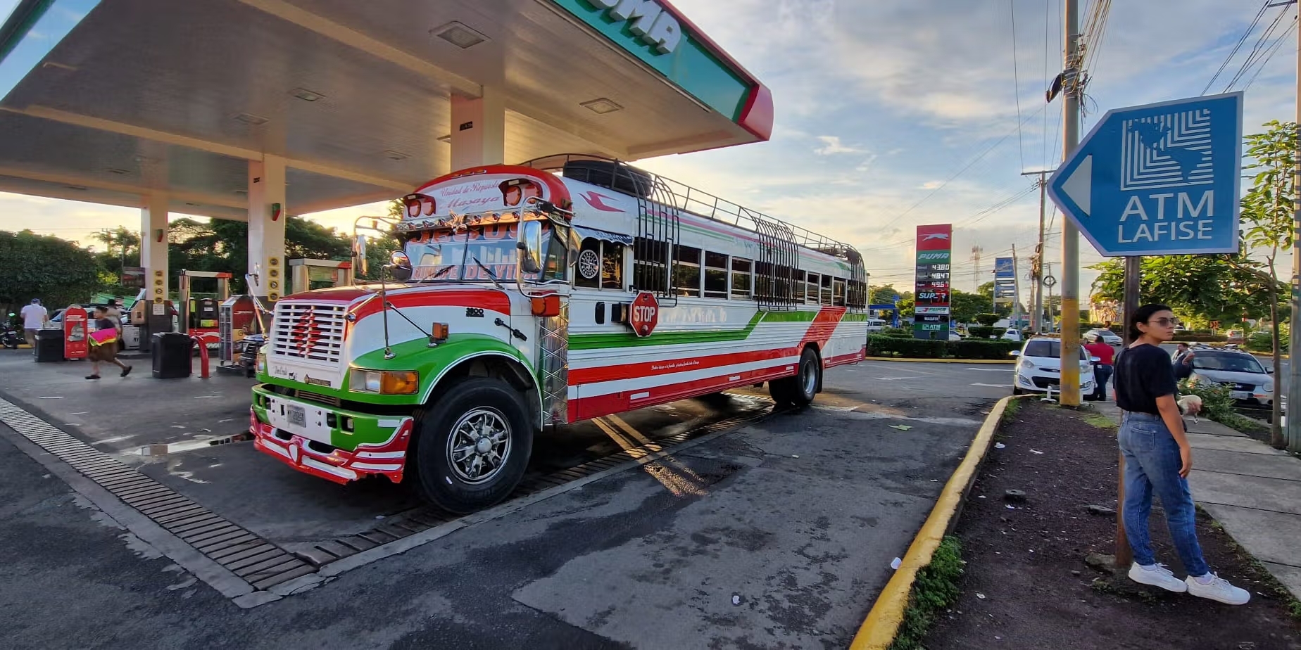 How to Get from León to Granada: Buses, Shuttles & More