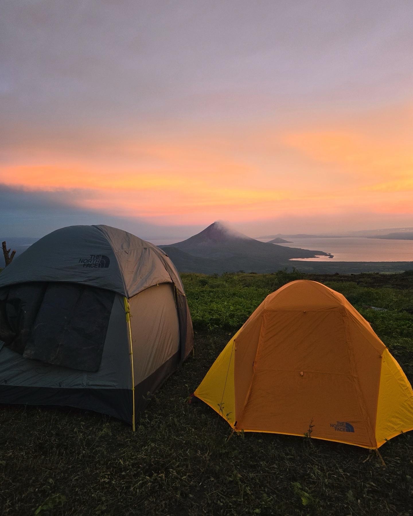 Tents at El Hoyo campsite with panoramic volcano views at dusk