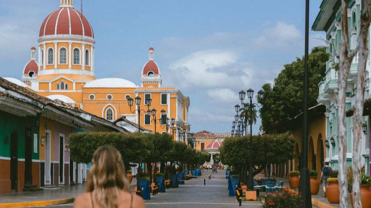 Estelí → Granada + city tour + Islets